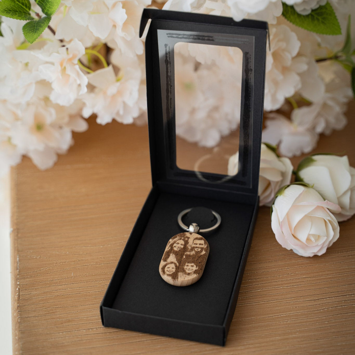 Гравиран ключодържател от дърво